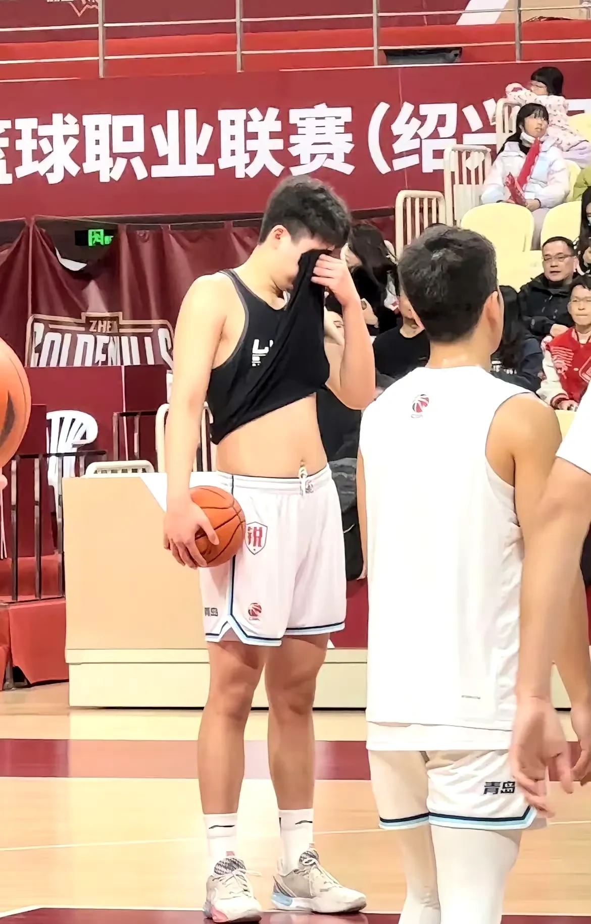 九游娱乐靠谱-吃饱&amp;睡好&amp;不打游戏都做到了吗？杨瀚森：游戏还是玩了2把(篮球杨瀚森)