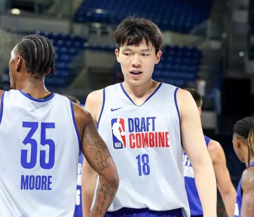 九游娱乐官方平台-杨瀚森父母启程前往美国陪儿子参加NBA选秀大会的简单介绍