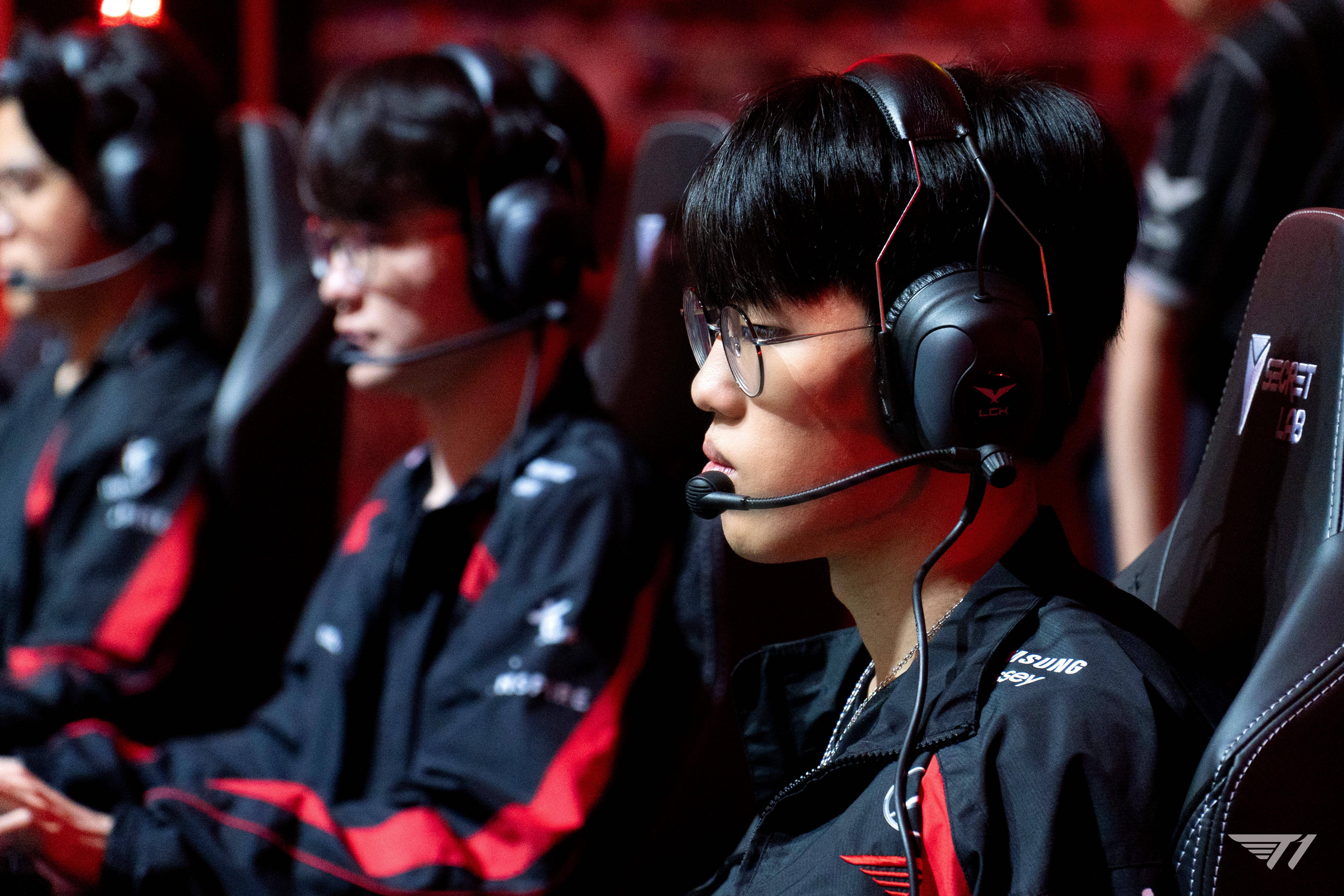 电竞世界杯《英雄联盟》总决赛：T13比1TES夺冠(英雄联盟 世界总决赛)