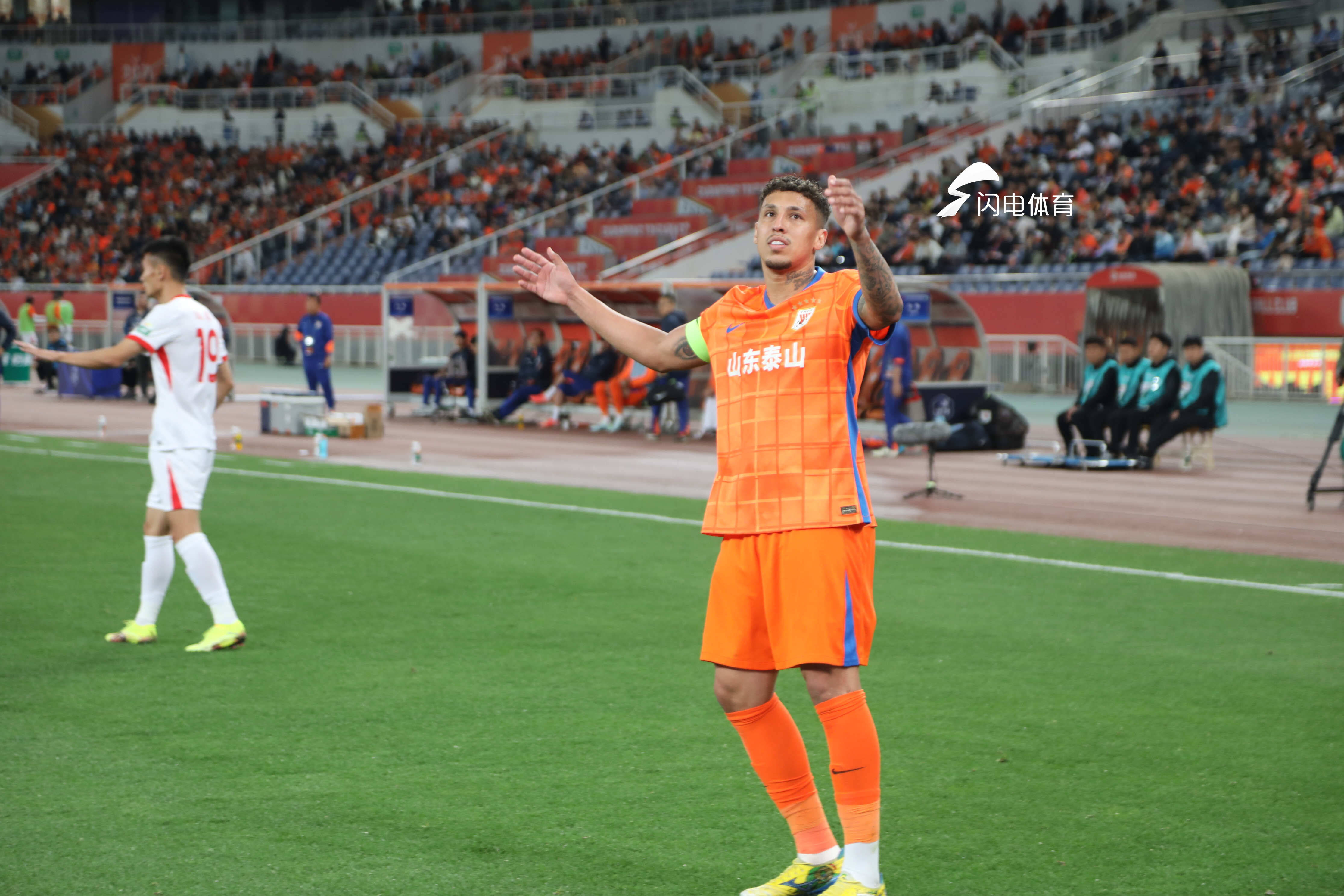 1-0！青岛西海岸力克青岛海牛，兰克尔-泽表现平平，戴维森世界波(青岛海牛主场赛程表)