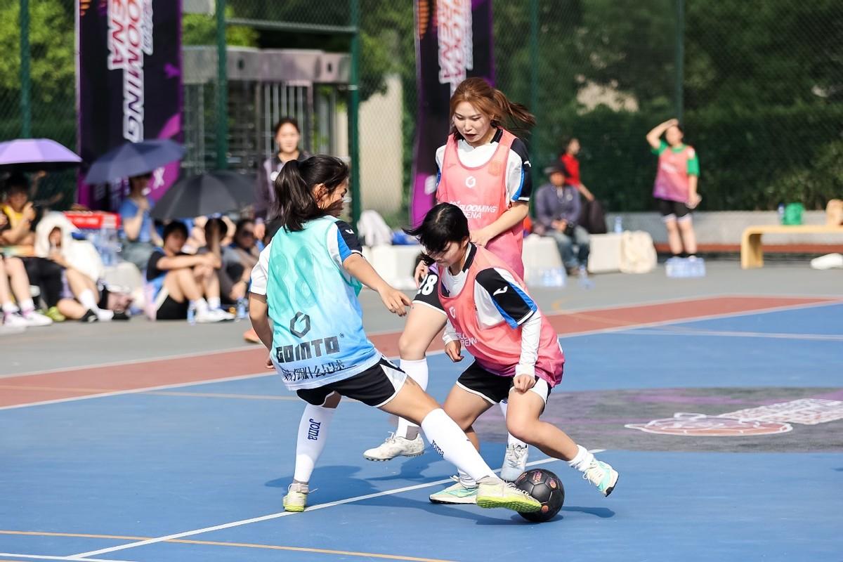 女子足球竞技场上惊现逆转！(女子足球竞技场上惊现逆转视频)